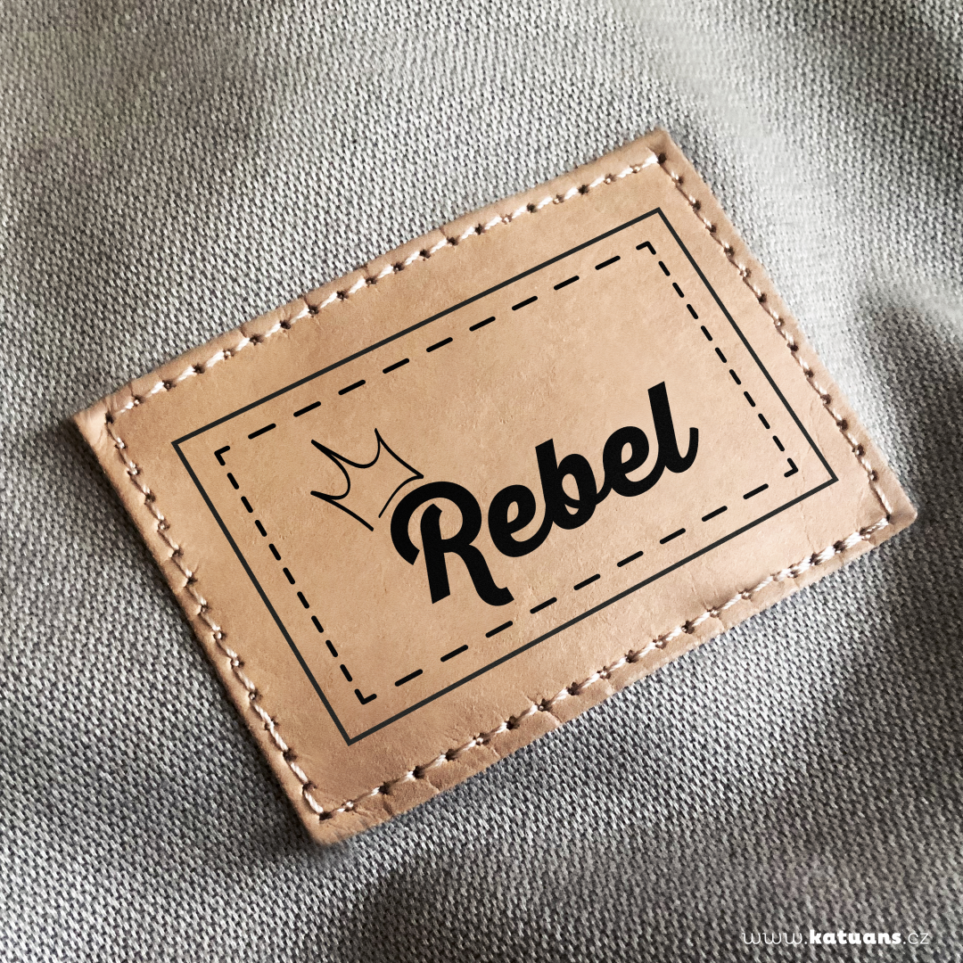 Koženkový štítek - Rebel